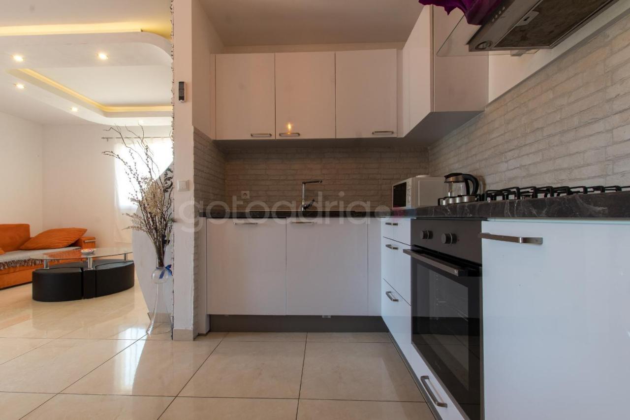 Apartment Vesna With Balcony & Free Parking Макарська Екстер'єр фото