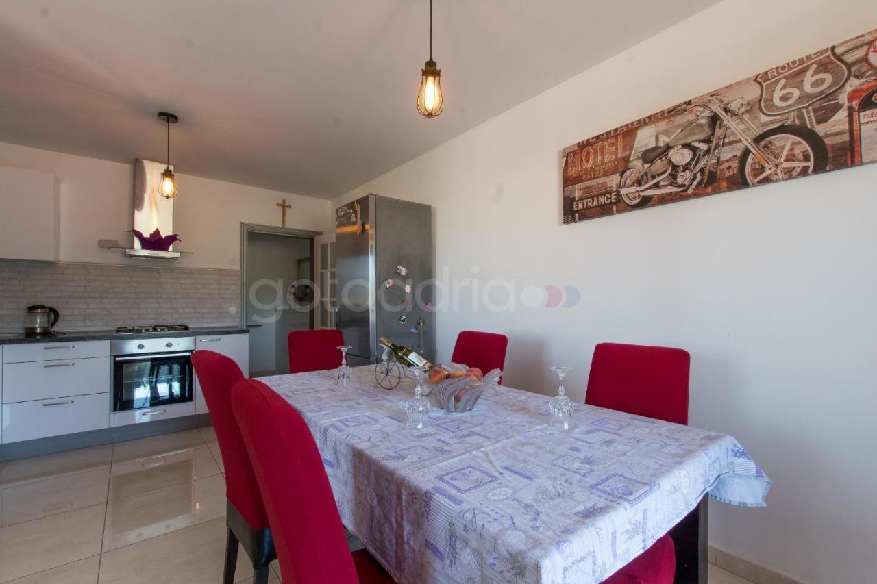 Apartment Vesna With Balcony & Free Parking Макарська Екстер'єр фото