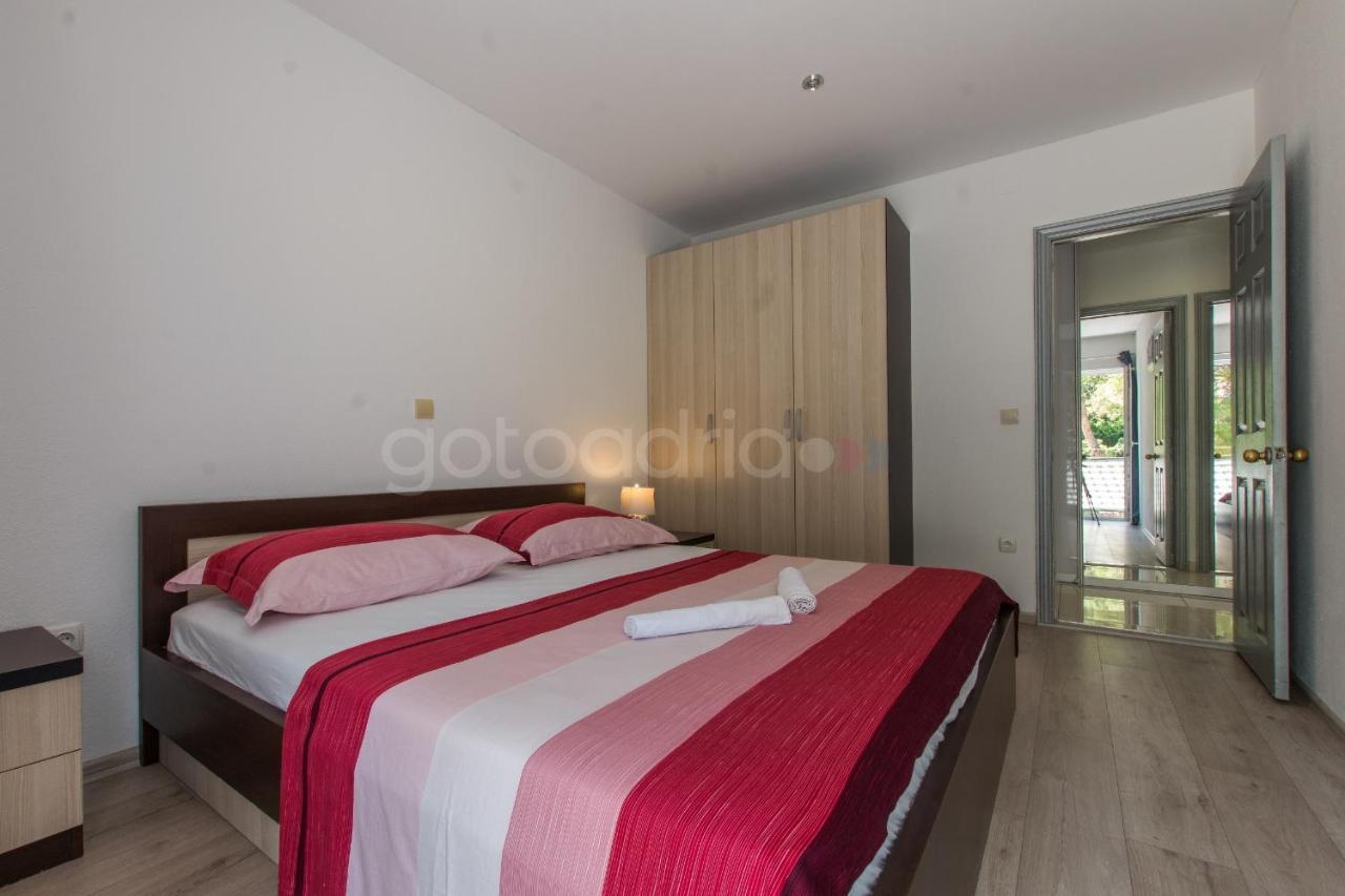 Apartment Vesna With Balcony & Free Parking Макарська Екстер'єр фото